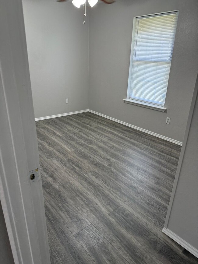 Foto del edificio - 3 Bedroom 1 Bath Home Available