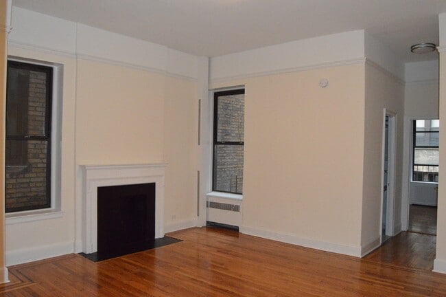 Building Photo - 106 E 81st St