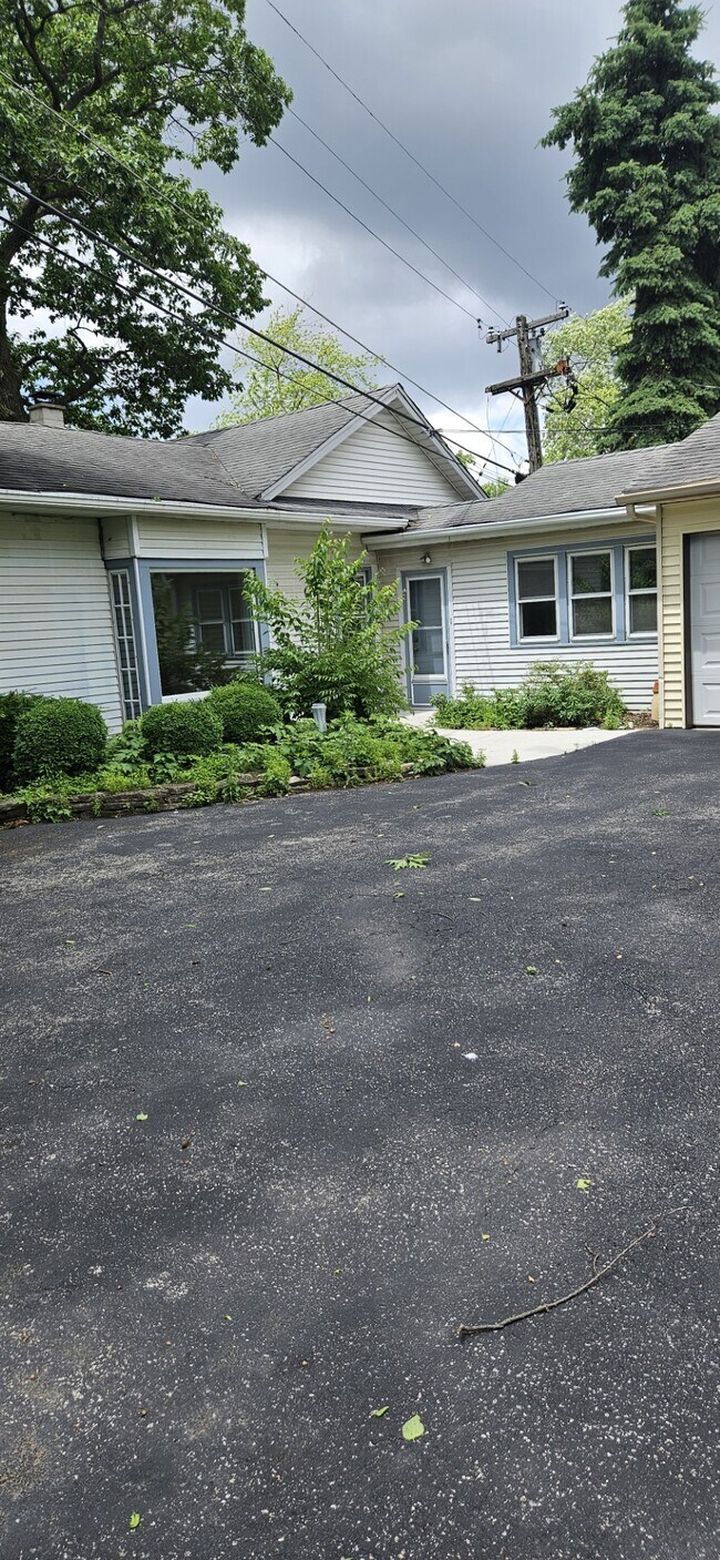 Foto del edificio - 8 West Ave