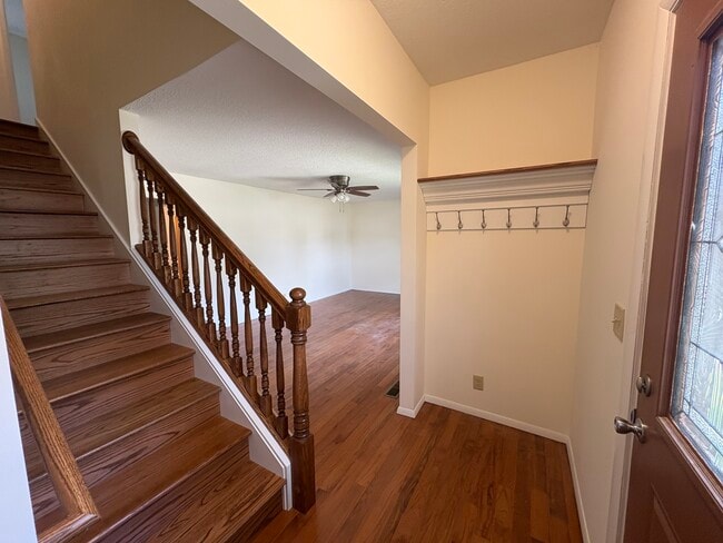 Entry way - 1901 Kenny Ave