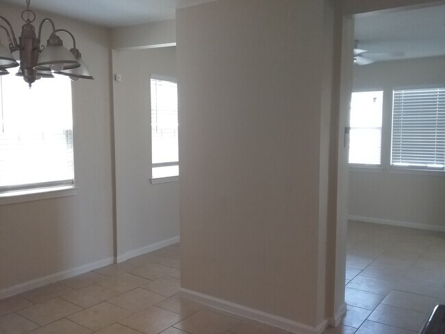Foto del edificio - 2041 Amelia St