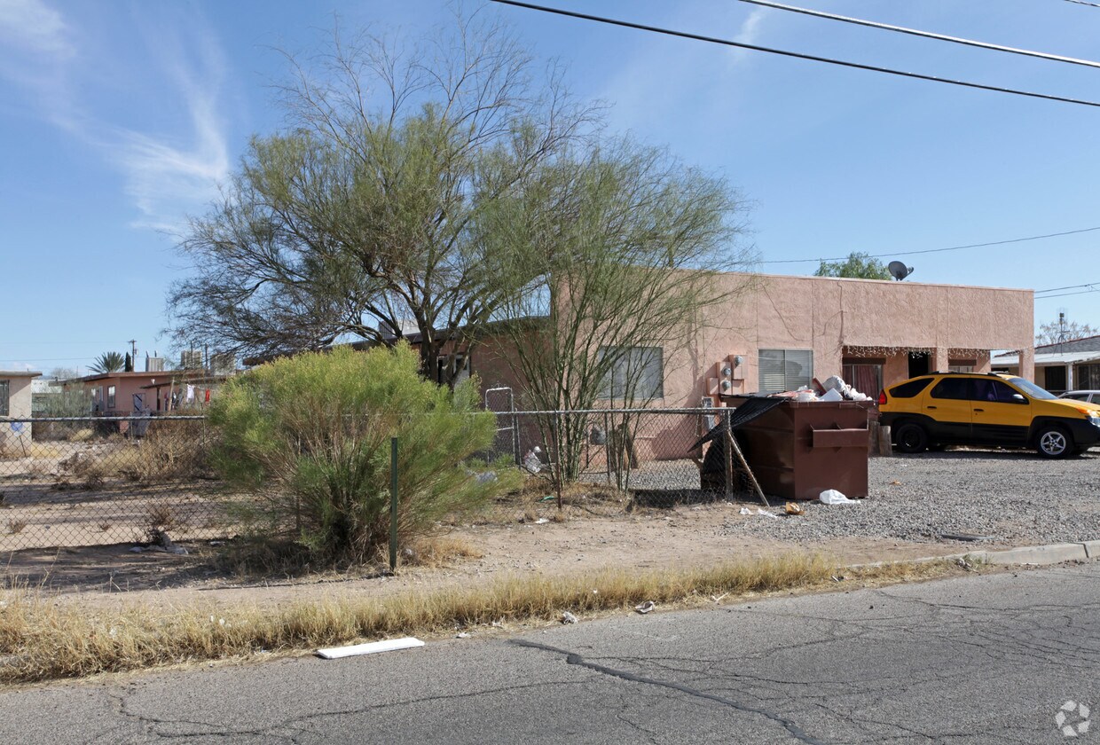 Building Photo - Tri-plex, SFR and Duplex