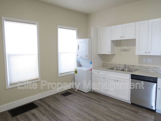 Foto del edificio - 715 W 10th St