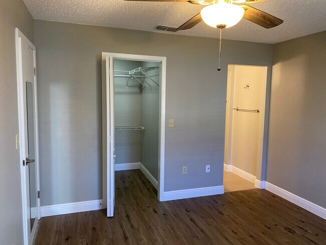 Foto del edificio - 7731 Danube Dr