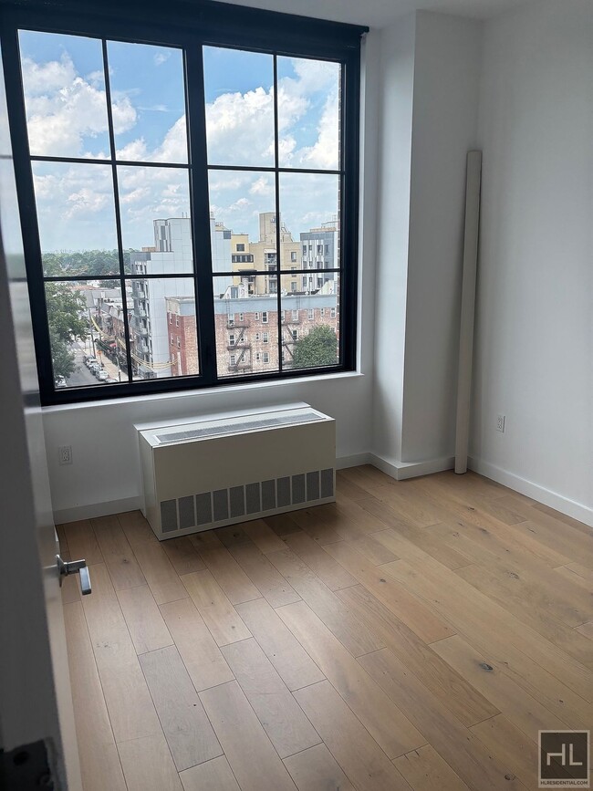 Building Photo - NORTHERN BOULEVARD