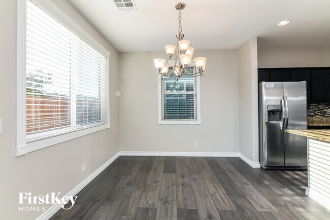 Foto del edificio - 5366 Harris Spring Ln