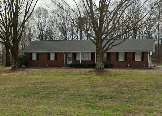 Building Photo - Beautiful Country Living with the Ranch House on 1 Acre of Land! COMING SOON!