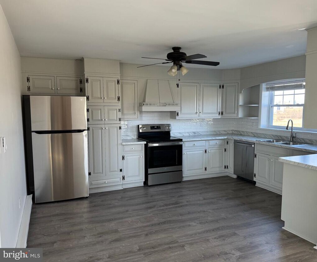 Foto principal - 325 Highland Rd