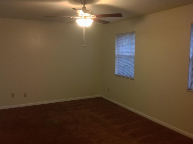 Building Photo - 2203 W Pensacola St