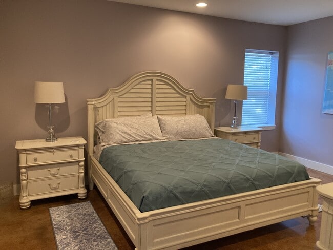 King Bed - 1104 Bridge St