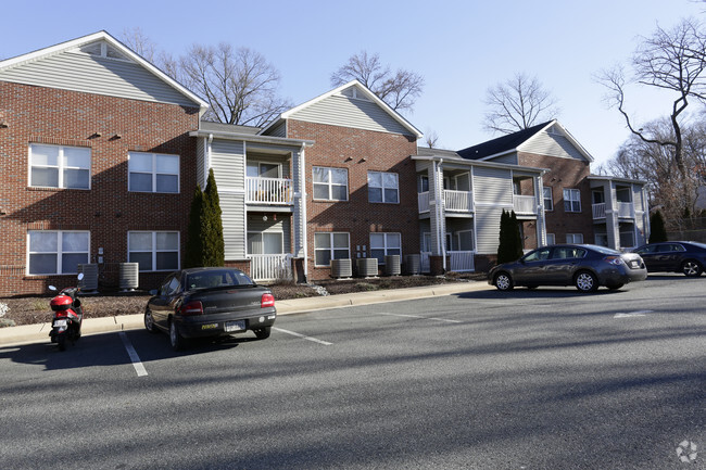 Building Photo - The Oaks Apartments