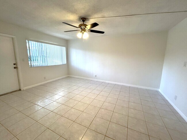 Foto del edificio - 2175 NE 56th St