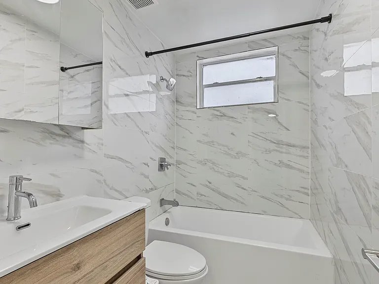 1315 NE Miami Ct