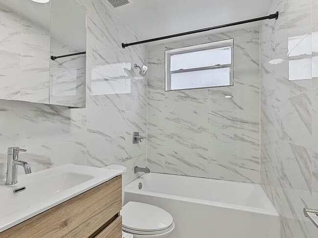 Photo - 1315 NE Miami Ct Apartment