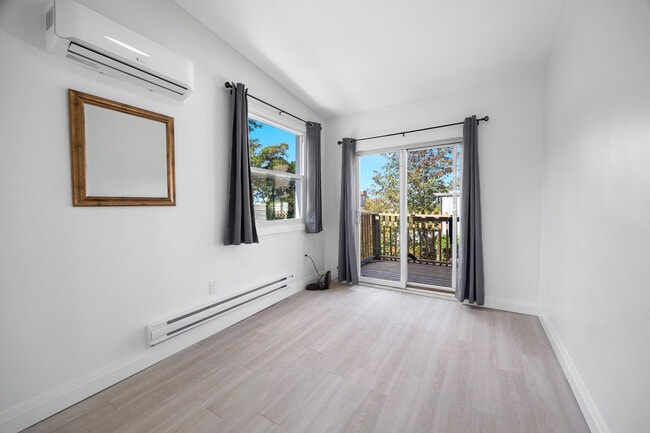 Building Photo - 833 Albert Rd