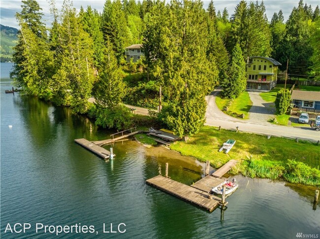 Foto del edificio - 4 br, 2 bath House - 931 W Lake Samish Dr.