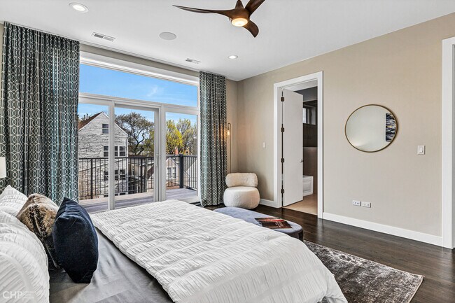 Foto del edificio - 2140 W Armitage Ave