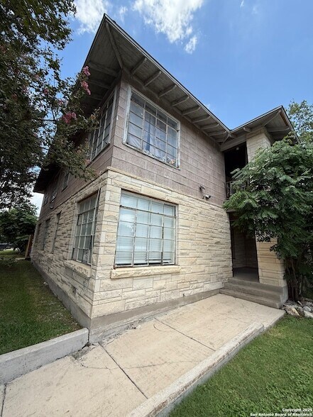Foto principal - 2057 W Summit Ave.