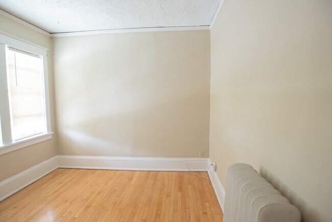 Foto del edificio - 3000 N Oakland Ave