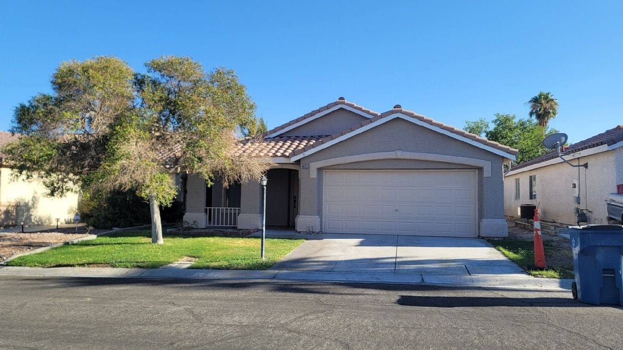 Primary Photo - 4825 White Aspen Ave