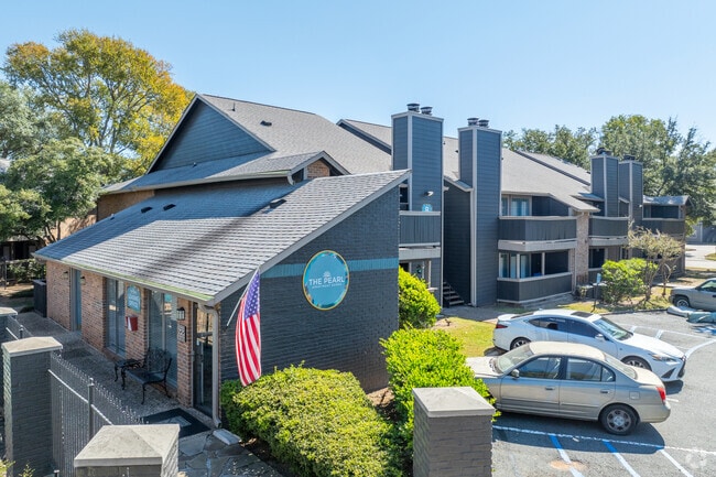 Leasing Office - Exterior - The Pearl