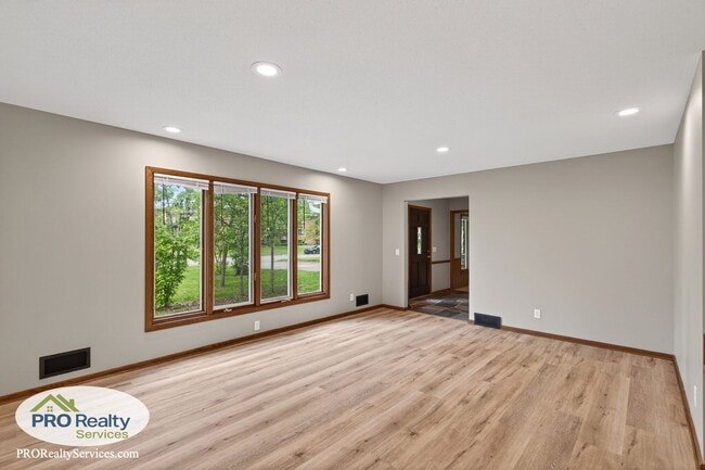 Building Photo - Recently Remodeled 4 Bedroom Home