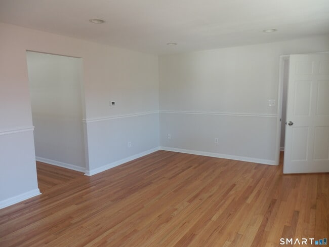Building Photo - 306 Grovers Ave