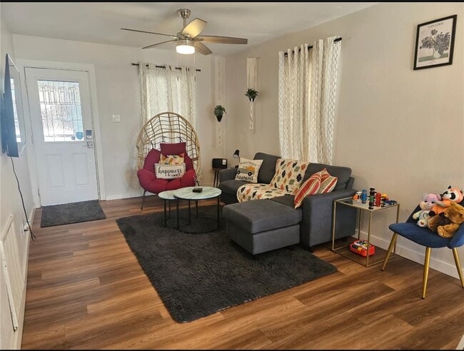 Building Photo - 2015 Oakwood Ave