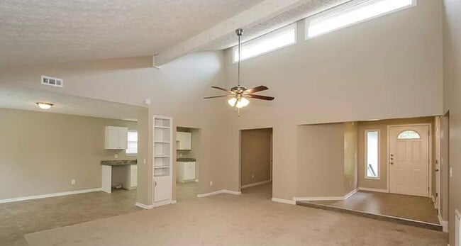 Building Photo - 3017 Medina Dr