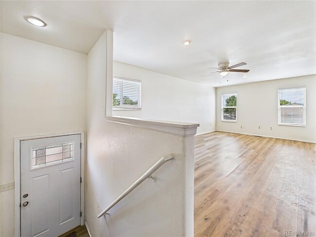 Building Photo - 939 S Sweetwater Dr