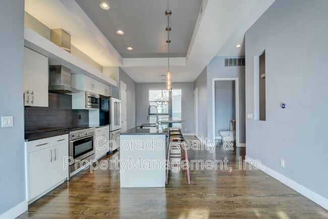 Building Photo - 3205 Shoshone St