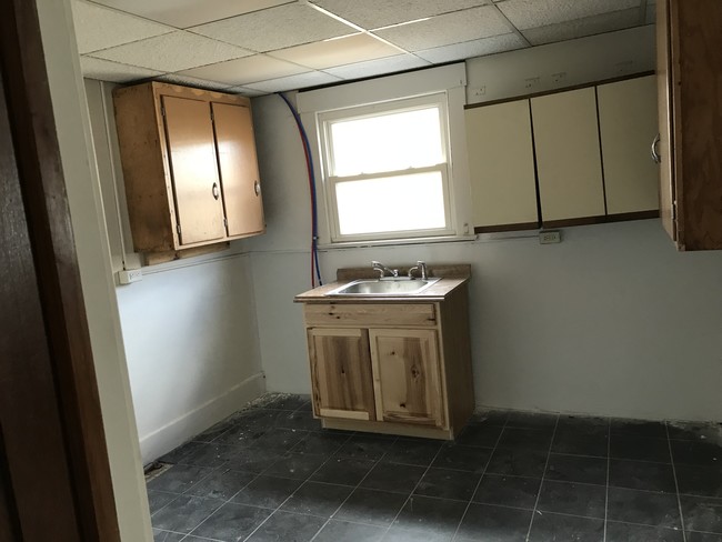 KITCHEN UNIT 1 - 2934 Market St