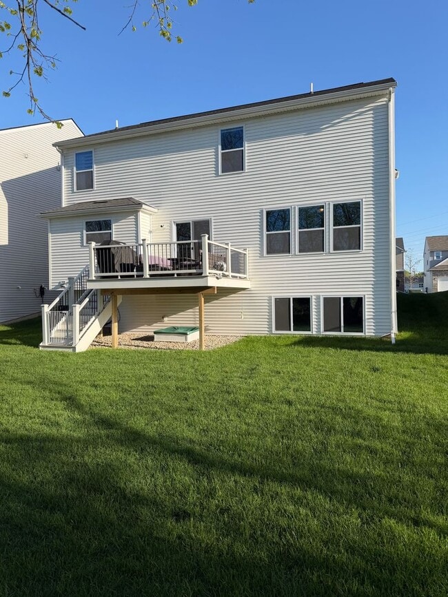 Building Photo - Beautiful and serene water view home in a secluded neighborhood!  2nd floor laundry!