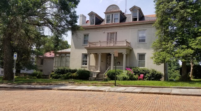 Building Photo - 405 Cabell St