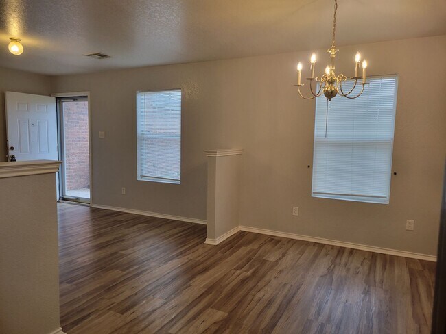 Foto del edificio - Great 5 bedroom in Killeen for even BETTER...
