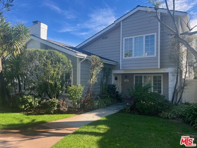 Building Photo - 1419 Avenida de Cortez