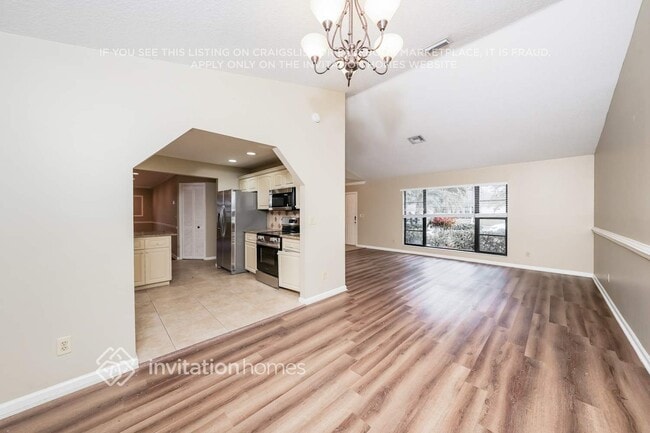 Building Photo - 845 Daffodil Dr