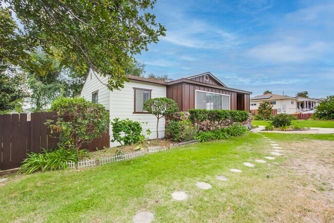 Foto del edificio - Charming Fully Remodeled 3-Bedroom Home in...
