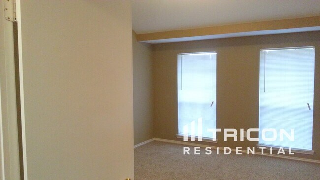 Foto del edificio - 7601 Cornell Dr