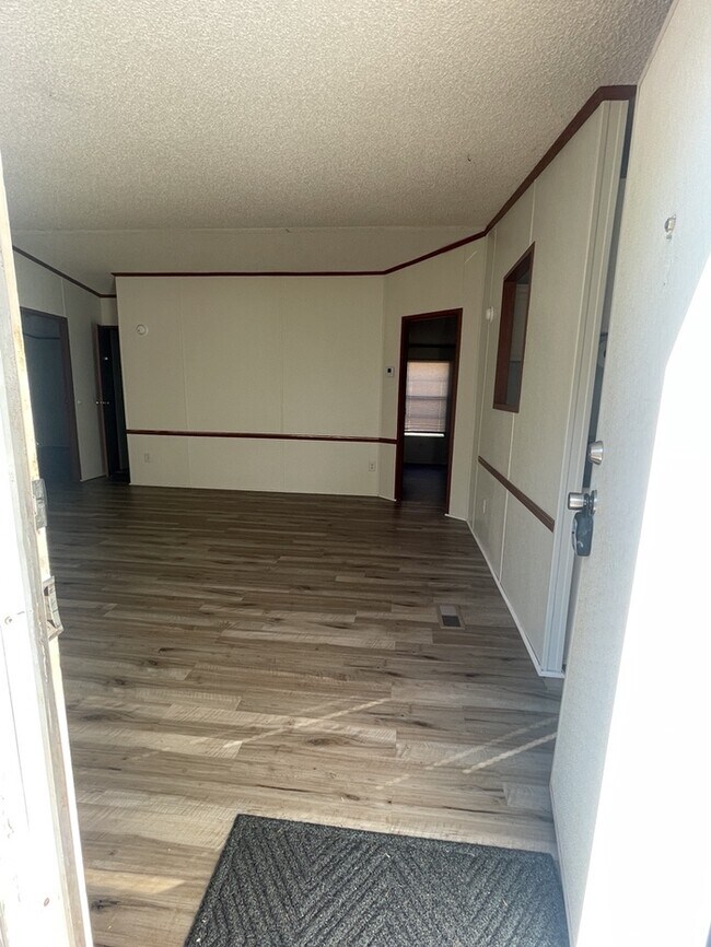 Foto del edificio - 421 Brown Farm Rd