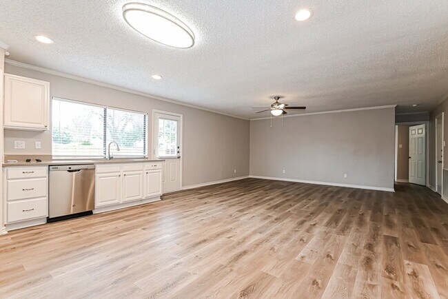 Building Photo - 8902 Miami Dr