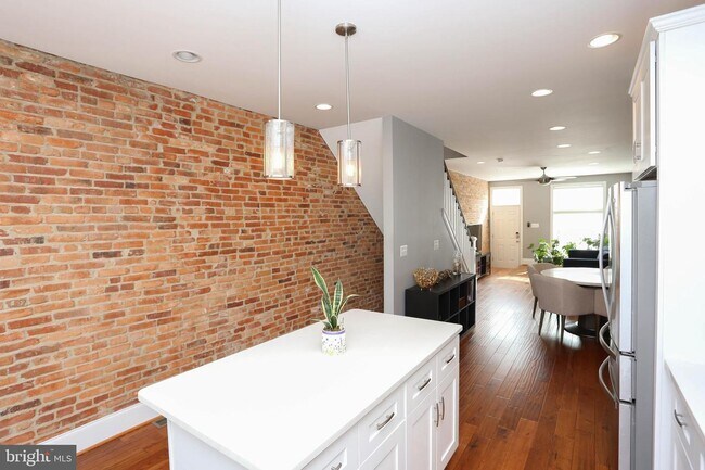 Building Photo - 638 Oldham St