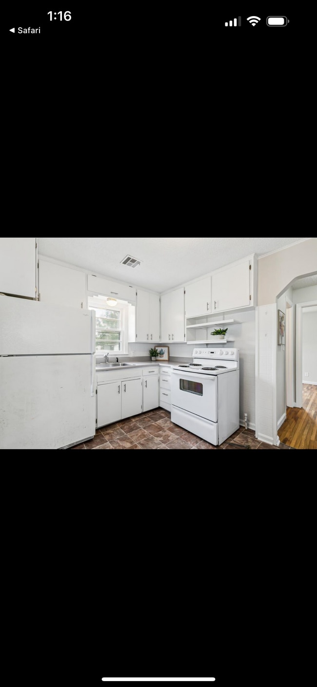 Building Photo - 918 S Bonn Ave