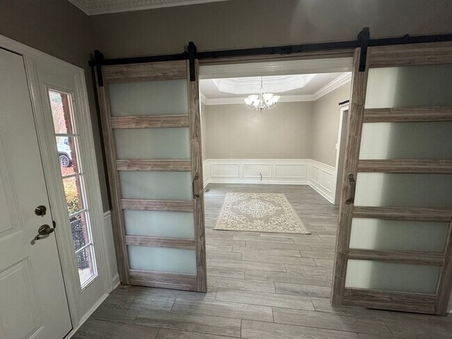 Foto del edificio - Make This Home Part of Your Holiday Story