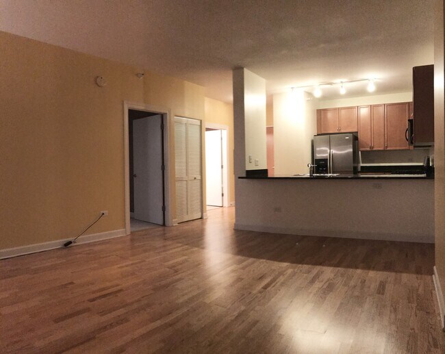 Foto del edificio - 451 W Huron St