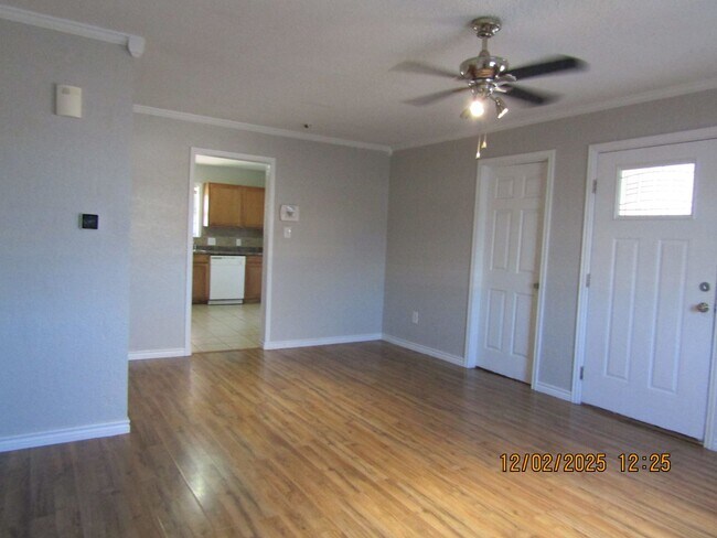 Building Photo - Very nice spacious home located in the Heinz area!