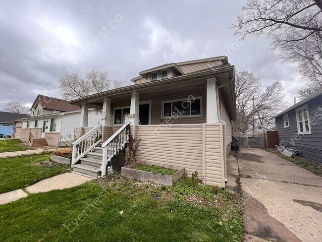 Building Photo - 1529 Silman St