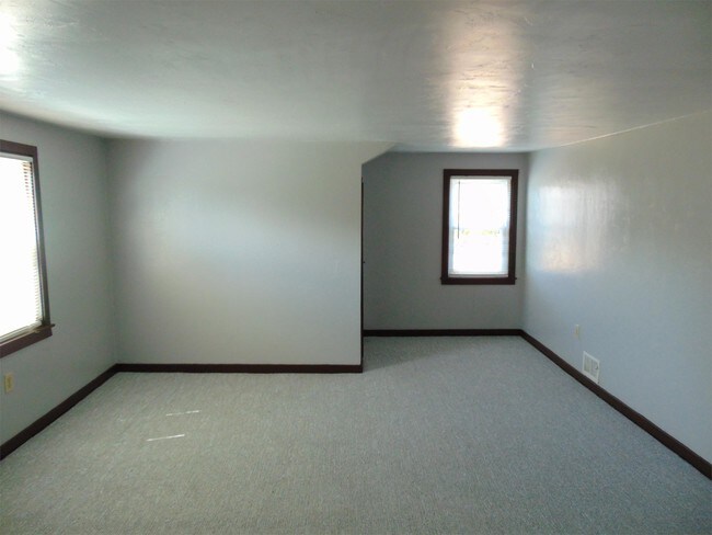 Building Photo - 216 Highridge Ave