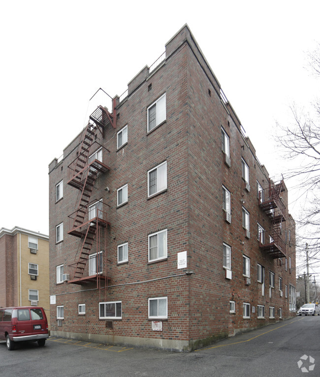 Building Photo - 158 Drake Ave