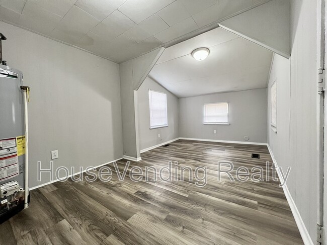 Building Photo - 507 Arthur Ave